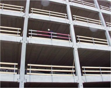 Layher Bautechnik: Schraubschutz-Geländerzwinge (verzinkt)